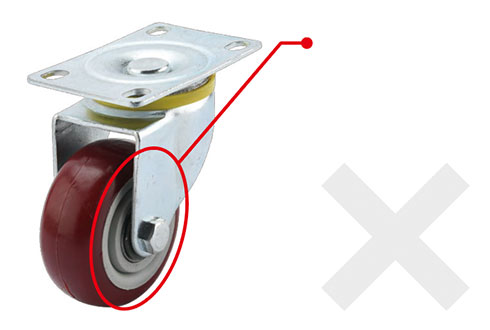 Phần bánh xe không có lớp chắn bụi, di vật dễ chui vào gây ảnh hưởng đến sự xoay chuyển của bánh xe